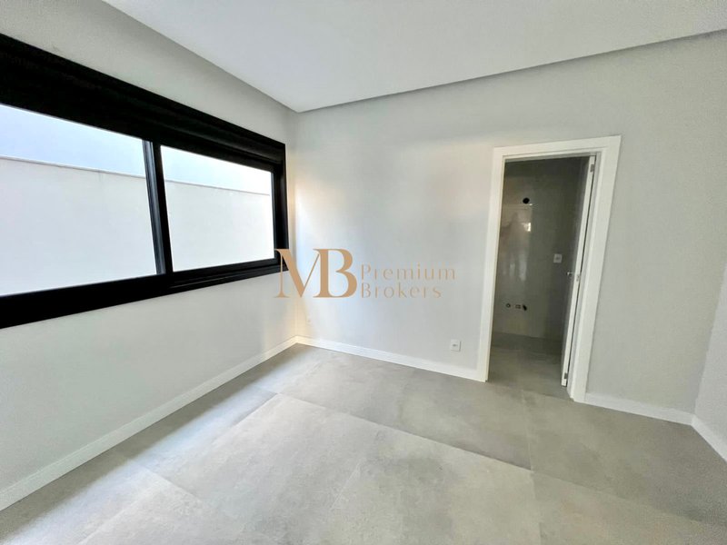 R$ 3.720.000 - 563m² - OPORTUNIDADE NO HAMBURGO VILLAGE 4 ESTAÇÕES - 4 SUÍTES - 4 VAGAS Rua Mundo Novo Novo Hamburgo - 