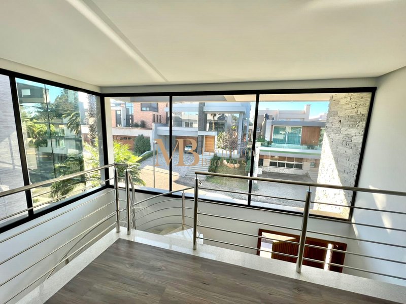 R$ 3.720.000 - 563m² - OPORTUNIDADE NO HAMBURGO VILLAGE 4 ESTAÇÕES - 4 SUÍTES - 4 VAGAS Rua Mundo Novo Novo Hamburgo - 