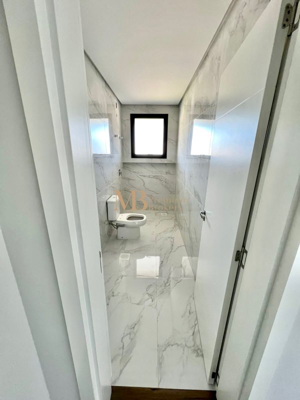 R$ 3.720.000 - 563m² - OPORTUNIDADE NO HAMBURGO VILLAGE 4 ESTAÇÕES - 4 SUÍTES - 4 VAGAS Rua Mundo Novo Novo Hamburgo - 