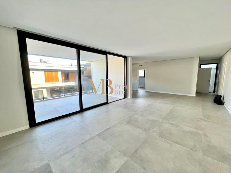 R$ 3.720.000 - 563m² - OPORTUNIDADE NO HAMBURGO VILLAGE 4 ESTAÇÕES - 4 SUÍTES - 4 VAGAS Rua Mundo Novo Novo Hamburgo - 