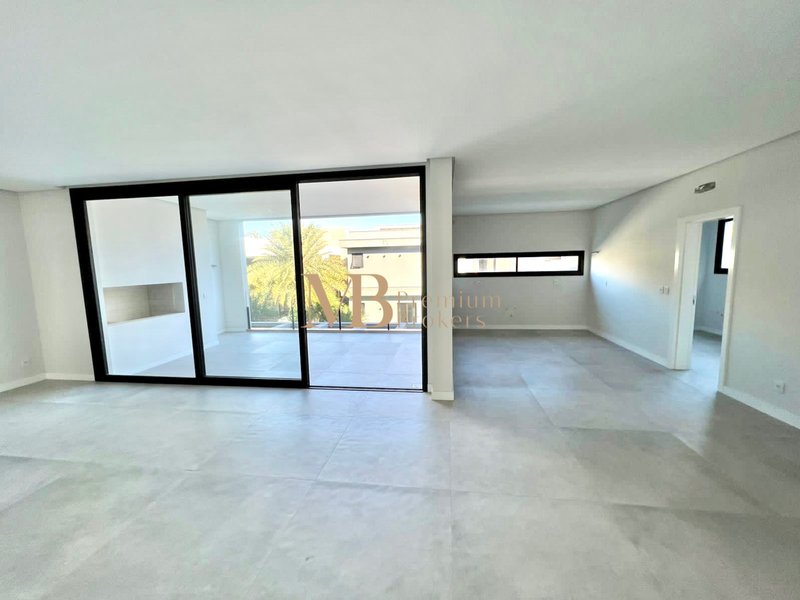 R$ 3.720.000 - 563m² - OPORTUNIDADE NO HAMBURGO VILLAGE 4 ESTAÇÕES - 4 SUÍTES - 4 VAGAS Rua Mundo Novo Novo Hamburgo - 