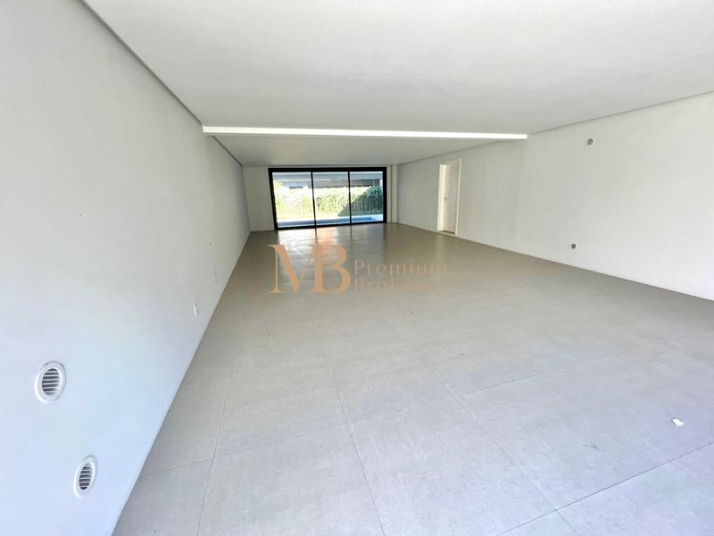 R$ 3.720.000 - 563m² - OPORTUNIDADE NO HAMBURGO VILLAGE 4 ESTAÇÕES - 4 SUÍTES - 4 VAGAS Rua Mundo Novo Novo Hamburgo - 