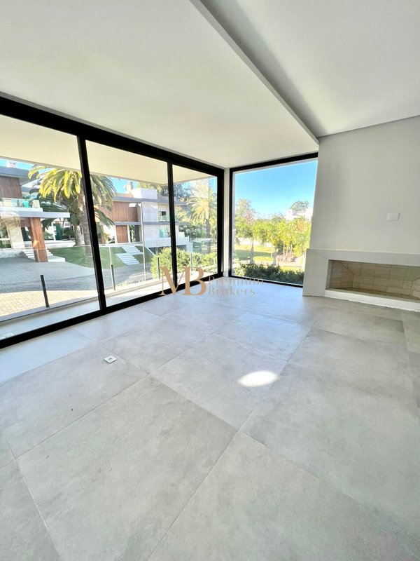R$ 3.720.000 - 563m² - OPORTUNIDADE NO HAMBURGO VILLAGE 4 ESTAÇÕES - 4 SUÍTES - 4 VAGAS Rua Mundo Novo Novo Hamburgo - 