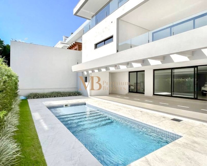 R$ 3.720.000 - 563m² - OPORTUNIDADE NO HAMBURGO VILLAGE 4 ESTAÇÕES - 4 SUÍTES - 4 VAGAS Rua Mundo Novo Novo Hamburgo - 