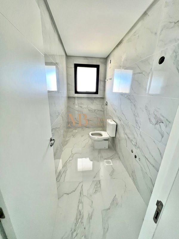 R$ 3.720.000 - 563m² - OPORTUNIDADE NO HAMBURGO VILLAGE 4 ESTAÇÕES - 4 SUÍTES - 4 VAGAS Rua Mundo Novo Novo Hamburgo - 