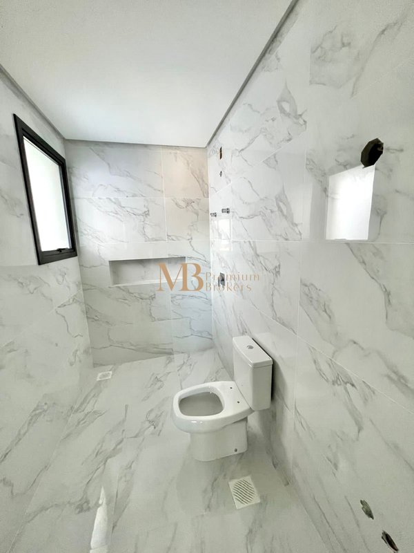 R$ 3.720.000 - 563m² - OPORTUNIDADE NO HAMBURGO VILLAGE 4 ESTAÇÕES - 4 SUÍTES - 4 VAGAS Rua Mundo Novo Novo Hamburgo - 