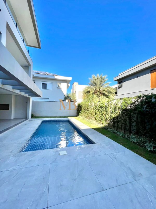 R$ 3.720.000 - 563m² - OPORTUNIDADE NO HAMBURGO VILLAGE 4 ESTAÇÕES - 4 SUÍTES - 4 VAGAS Rua Mundo Novo Novo Hamburgo - 