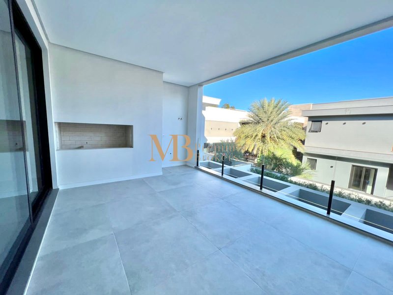 R$ 3.720.000 - 563m² - OPORTUNIDADE NO HAMBURGO VILLAGE 4 ESTAÇÕES - 4 SUÍTES - 4 VAGAS Rua Mundo Novo Novo Hamburgo - 