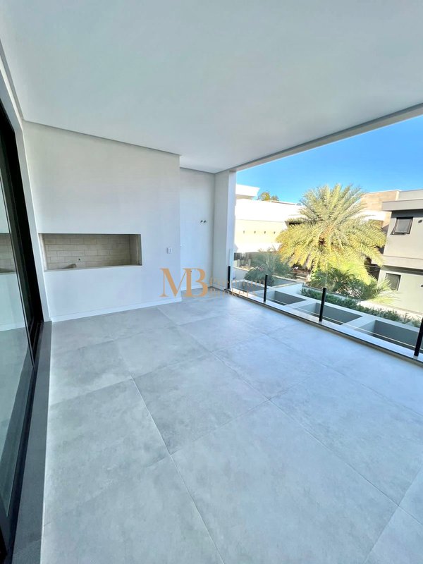 R$ 3.720.000 - 563m² - OPORTUNIDADE NO HAMBURGO VILLAGE 4 ESTAÇÕES - 4 SUÍTES - 4 VAGAS Rua Mundo Novo Novo Hamburgo - 