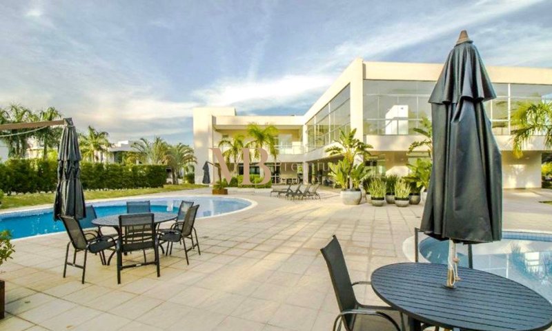 R$ 3.720.000 - 563m² - OPORTUNIDADE NO HAMBURGO VILLAGE 4 ESTAÇÕES - 4 SUÍTES - 4 VAGAS Rua Mundo Novo Novo Hamburgo - 
