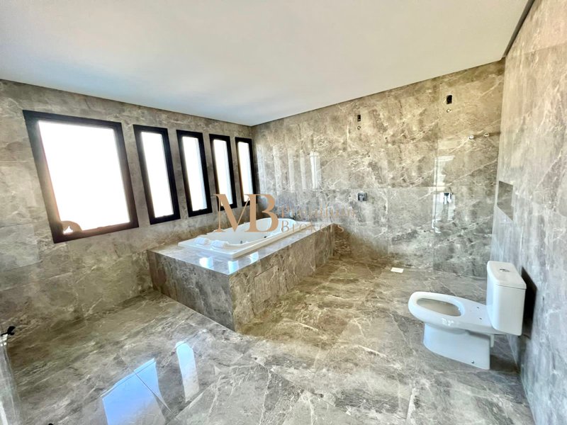 R$ 3.720.000 - 563m² - OPORTUNIDADE NO HAMBURGO VILLAGE 4 ESTAÇÕES - 4 SUÍTES - 4 VAGAS Rua Mundo Novo Novo Hamburgo - 
