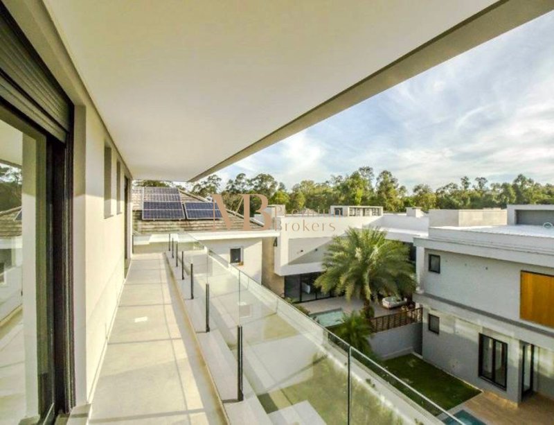 R$ 3.720.000 - 563m² - OPORTUNIDADE NO HAMBURGO VILLAGE 4 ESTAÇÕES - 4 SUÍTES - 4 VAGAS Rua Mundo Novo Novo Hamburgo - 