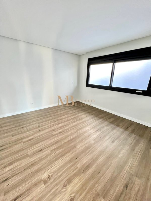 R$ 3.720.000 - 563m² - OPORTUNIDADE NO HAMBURGO VILLAGE 4 ESTAÇÕES - 4 SUÍTES - 4 VAGAS Rua Mundo Novo Novo Hamburgo - 