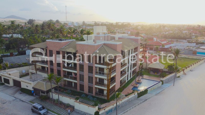 Apartamento pé na Areia com 67 m² com 2 quartos 2 wc e 1 vaga. Cumbuco - Caucaia – CE R. do Clube da Polícia Federal Caucaia - 