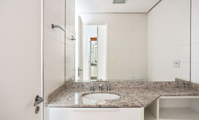Apartamento de 160m², 3 quartos em Pinheiros Rua Cristiano Viana São Paulo - 