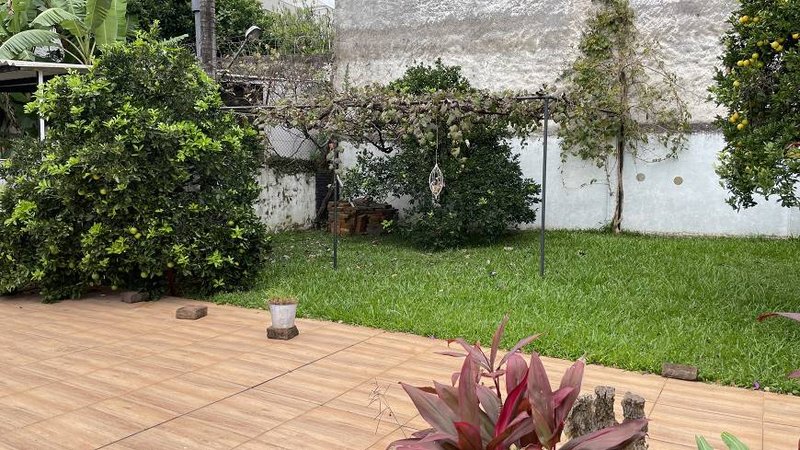 R$ 2.755.000 - ENORME CASA COM TERRENO DE 641M2 - 4 DORM - 1 SUÍTE - 4 VAGAS - PISCINA - Porto Alegre - 