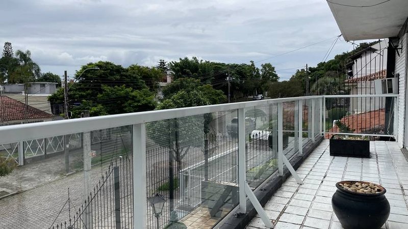 R$ 2.755.000 - ENORME CASA COM TERRENO DE 641M2 - 4 DORM - 1 SUÍTE - 4 VAGAS - PISCINA - Porto Alegre - 