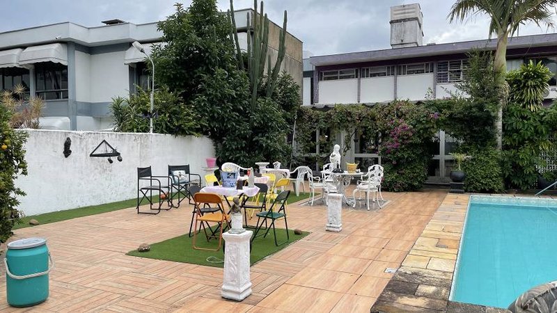 R$ 2.755.000 - ENORME CASA COM TERRENO DE 641M2 - 4 DORM - 1 SUÍTE - 4 VAGAS - PISCINA - Porto Alegre - 