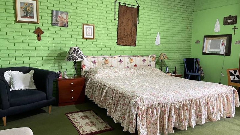 R$ 2.755.000 - ENORME CASA COM TERRENO DE 641M2 - 4 DORM - 1 SUÍTE - 4 VAGAS - PISCINA - Porto Alegre - 