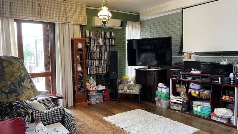 R$ 2.755.000 - ENORME CASA COM TERRENO DE 641M2 - 4 DORM - 1 SUÍTE - 4 VAGAS - PISCINA - Porto Alegre - 