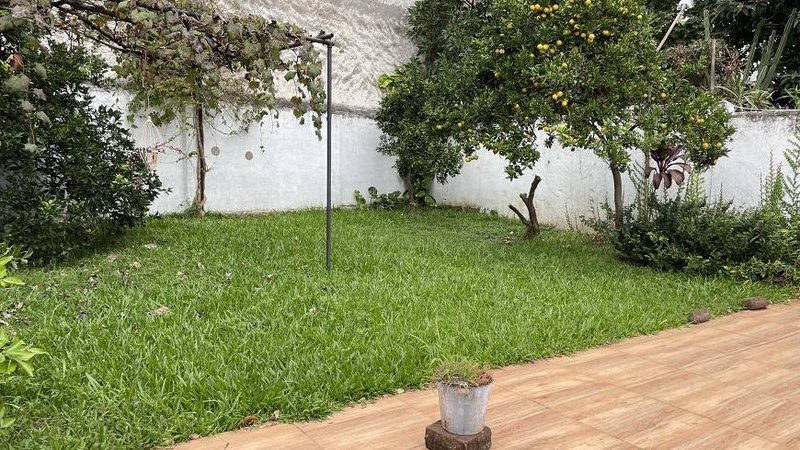 R$ 2.755.000 - ENORME CASA COM TERRENO DE 641M2 - 4 DORM - 1 SUÍTE - 4 VAGAS - PISCINA - Porto Alegre - 
