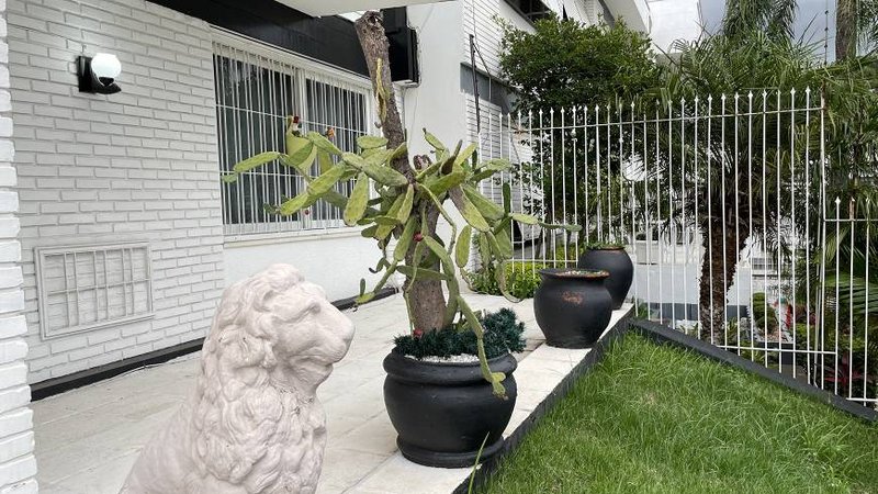 R$ 2.755.000 - ENORME CASA COM TERRENO DE 641M2 - 4 DORM - 1 SUÍTE - 4 VAGAS - PISCINA - Porto Alegre - 