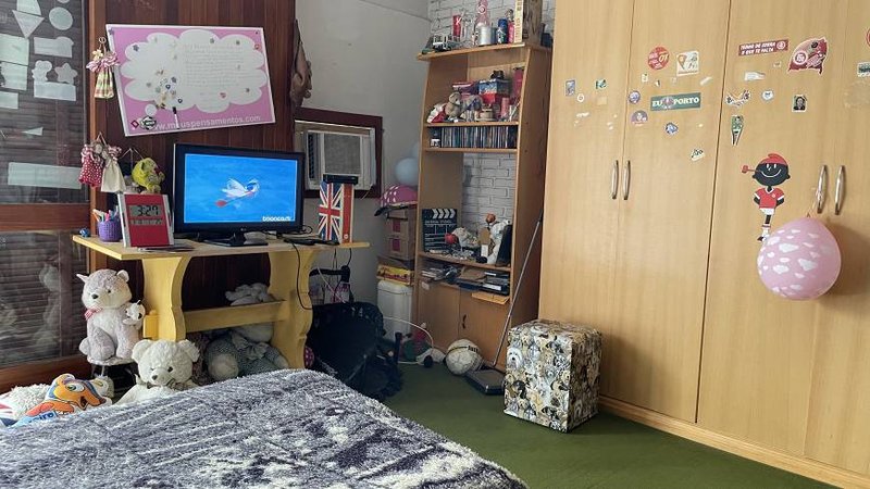 R$ 2.755.000 - ENORME CASA COM TERRENO DE 641M2 - 4 DORM - 1 SUÍTE - 4 VAGAS - PISCINA - Porto Alegre - 