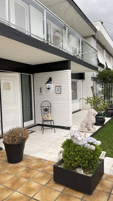 R$ 2.755.000 - ENORME CASA COM TERRENO DE 641M2 - 4 DORM - 1 SUÍTE - 4 VAGAS - PISCINA - Porto Alegre - 