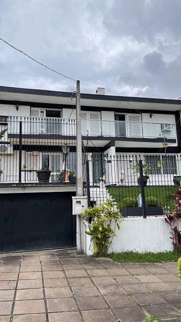 R$ 2.755.000 - ENORME CASA COM TERRENO DE 641M2 - 4 DORM - 1 SUÍTE - 4 VAGAS - PISCINA - Porto Alegre - 