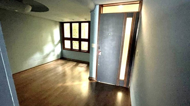 R$ 190.000 - ÓTIMA SALA COMERCIAL - 49M2 - SACADA - LOCALIZAÇÃO PERFEITA E PRIVILEGIADA - Porto Alegre - 