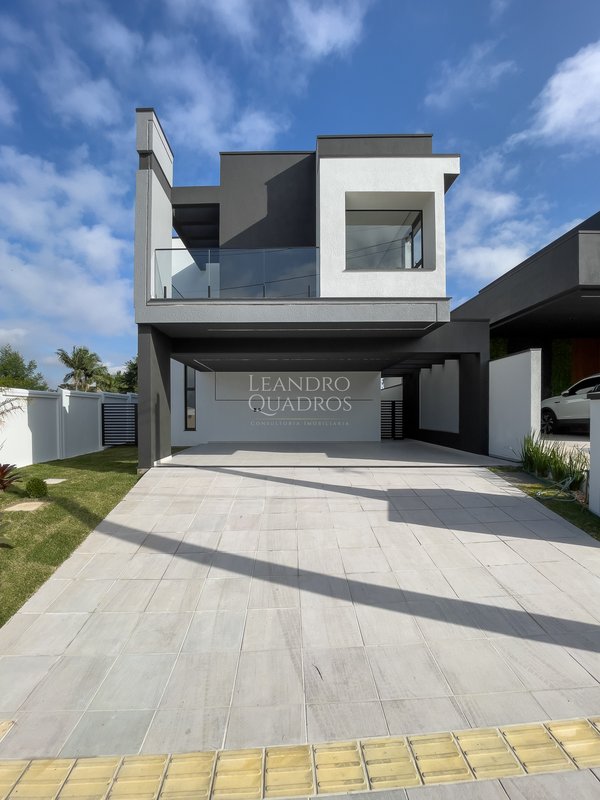 CASA COM PROJETO CONCEITUAL COM UMA VISTA ESPETACULAR  Gravataí - 
