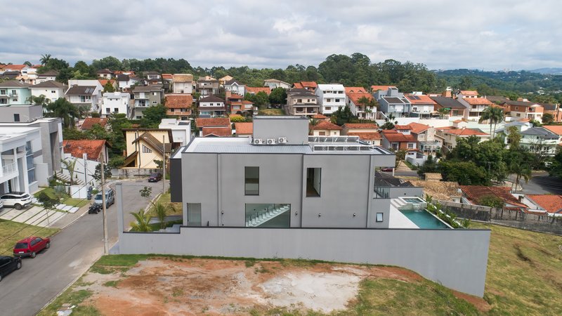 Trata - se de uma Casa com 480m² com 4 Suítes com 5 vagas no condominio SP II - Cotia  Cotia - 