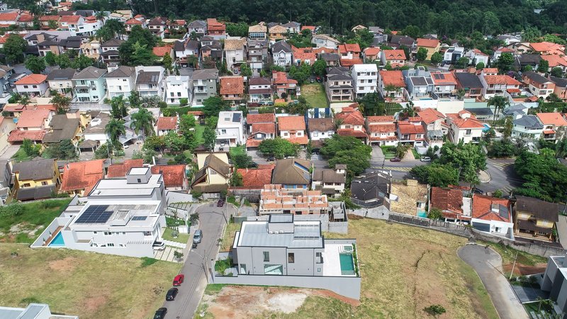 Trata - se de uma Casa com 480m² com 4 Suítes com 5 vagas no condominio SP II - Cotia  Cotia - 