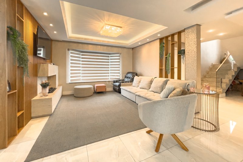 CASA DE ALTO PADRÃO - FINAMENTE MOBILIADA E DECORADA  Cachoeirinha - 