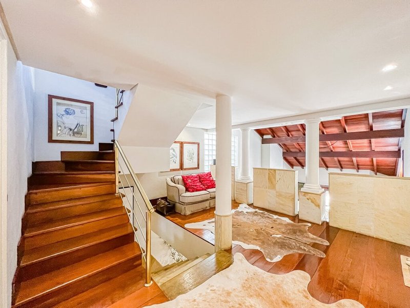 Espetacular casa a passos do Iguatemi! 4 suítes Estacio de Sá Porto Alegre - 