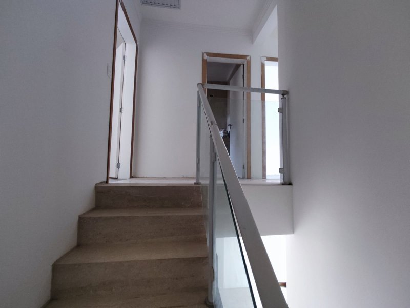 Trata - se de uma Casa de condominio na Granja Viana com 136,88m² + 17,55 de qunital;  Cotia - 