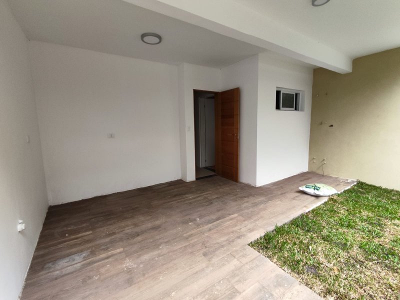 Trata - se de uma Casa de condominio na Granja Viana com 136,88m² + 17,55 de qunital;  Cotia - 