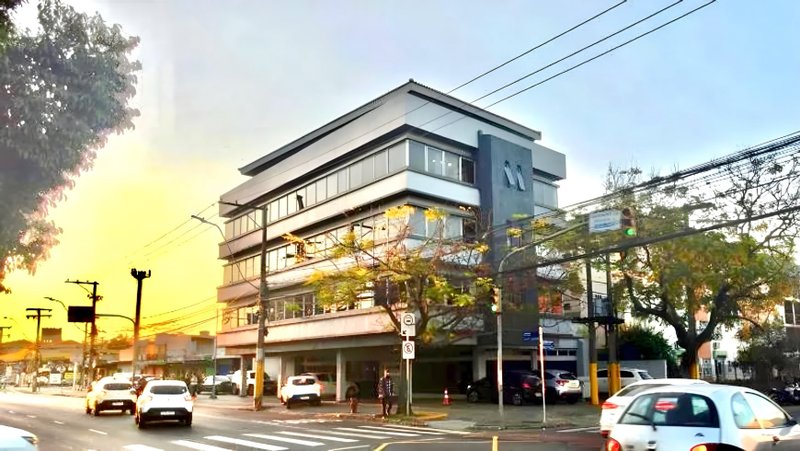 R$ 7.990.000 - PRÉDIO COMERCIAL DE ESQUINA - 4 ANDARES - 1.315M2 - AUDITÓRIO - 10 VAGAS Avenida Ipiranga Porto Alegre - 