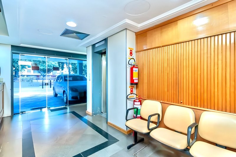 R$ 7.990.000 - PRÉDIO COMERCIAL DE ESQUINA - 4 ANDARES - 1.315M2 - AUDITÓRIO - 10 VAGAS Avenida Ipiranga Porto Alegre - 