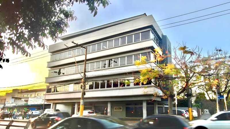 R$ 7.990.000 - PRÉDIO COMERCIAL DE ESQUINA - 4 ANDARES - 1.315M2 - AUDITÓRIO - 10 VAGAS Avenida Ipiranga Porto Alegre - 