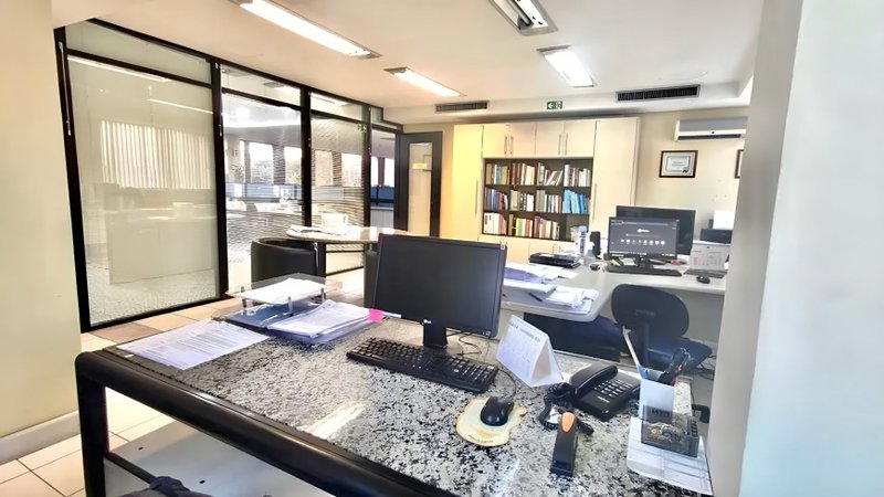 R$ 7.990.000 - PRÉDIO COMERCIAL DE ESQUINA - 4 ANDARES - 1.315M2 - AUDITÓRIO - 10 VAGAS Avenida Ipiranga Porto Alegre - 