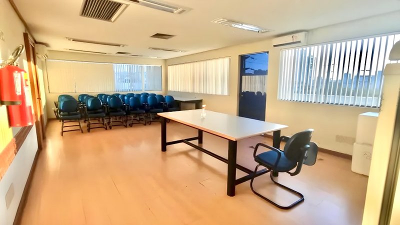 R$ 7.990.000 - PRÉDIO COMERCIAL DE ESQUINA - 4 ANDARES - 1.315M2 - AUDITÓRIO - 10 VAGAS Avenida Ipiranga Porto Alegre - 