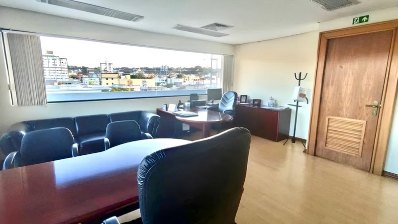 R$ 7.990.000 - PRÉDIO COMERCIAL DE ESQUINA - 4 ANDARES - 1.315M2 - AUDITÓRIO - 10 VAGAS Avenida Ipiranga Porto Alegre - 