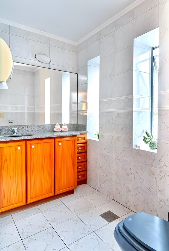 R$ 7.990.000 - PRÉDIO COMERCIAL DE ESQUINA - 4 ANDARES - 1.315M2 - AUDITÓRIO - 10 VAGAS Avenida Ipiranga Porto Alegre - 