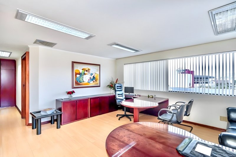 R$ 7.990.000 - PRÉDIO COMERCIAL DE ESQUINA - 4 ANDARES - 1.315M2 - AUDITÓRIO - 10 VAGAS Avenida Ipiranga Porto Alegre - 
