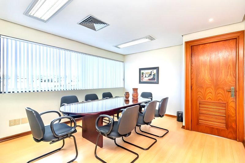 R$ 7.990.000 - PRÉDIO COMERCIAL DE ESQUINA - 4 ANDARES - 1.315M2 - AUDITÓRIO - 10 VAGAS Avenida Ipiranga Porto Alegre - 