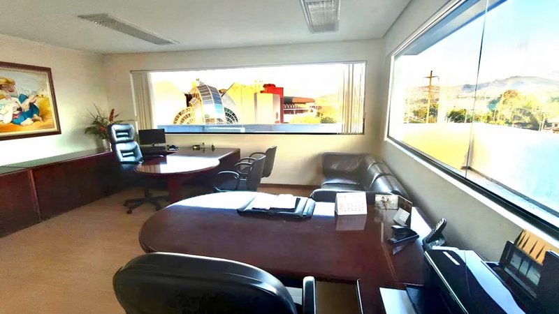 R$ 7.990.000 - PRÉDIO COMERCIAL DE ESQUINA - 4 ANDARES - 1.315M2 - AUDITÓRIO - 10 VAGAS Avenida Ipiranga Porto Alegre - 