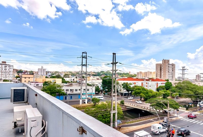 R$ 7.990.000 - PRÉDIO COMERCIAL DE ESQUINA - 4 ANDARES - 1.315M2 - AUDITÓRIO - 10 VAGAS Avenida Ipiranga Porto Alegre - 