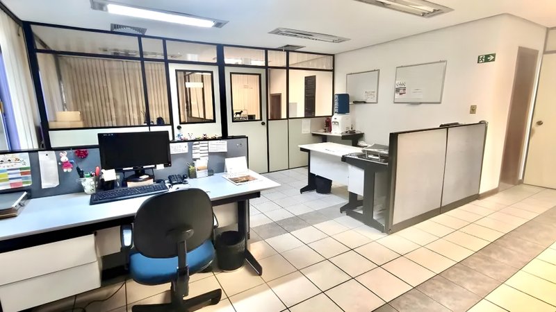 R$ 7.990.000 - PRÉDIO COMERCIAL DE ESQUINA - 4 ANDARES - 1.315M2 - AUDITÓRIO - 10 VAGAS Avenida Ipiranga Porto Alegre - 