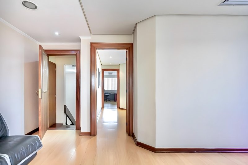 R$ 7.990.000 - PRÉDIO COMERCIAL DE ESQUINA - 4 ANDARES - 1.315M2 - AUDITÓRIO - 10 VAGAS Avenida Ipiranga Porto Alegre - 